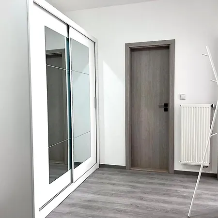 Lakeside Апартаменты *